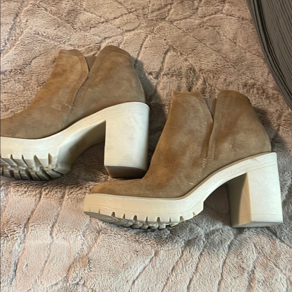 Dolce Vita Tan Heeled Boots with Chunky Heel - Picture 2 of 7